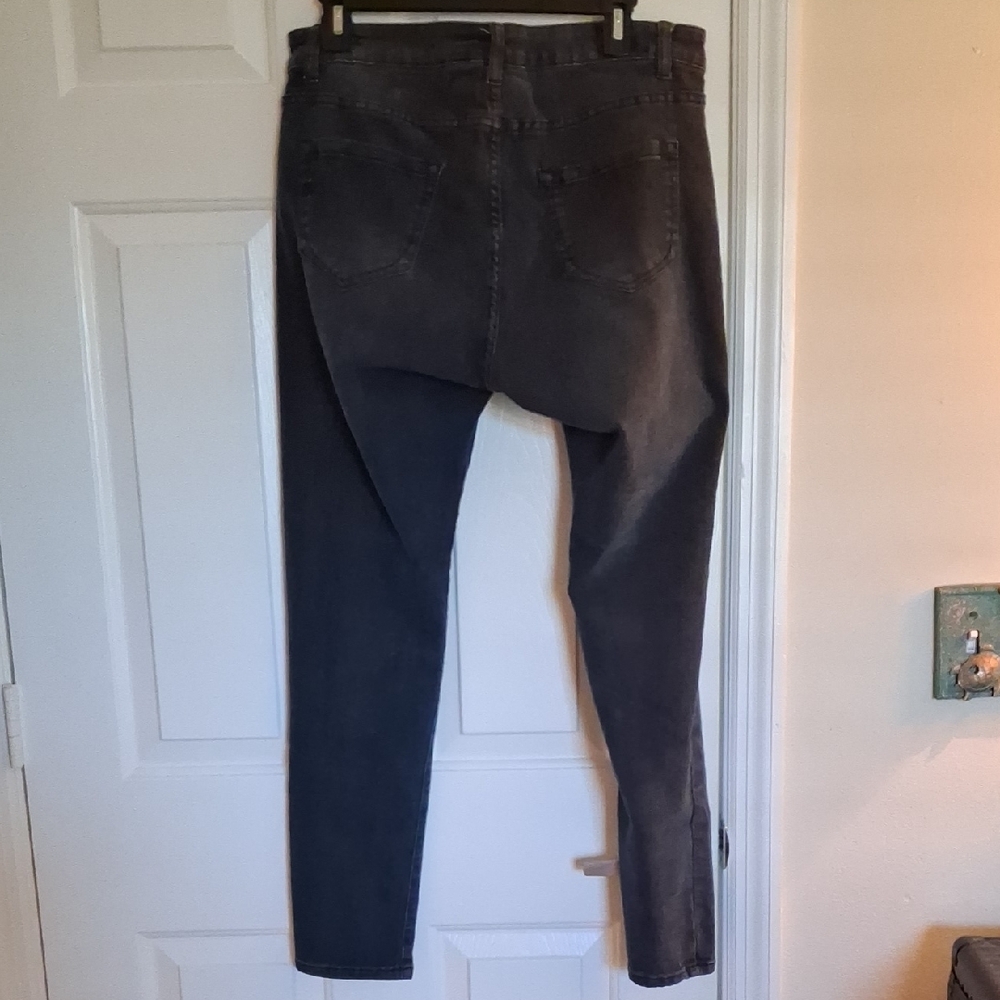 Women's Black Skinny Jeans - Picture 3 of 3